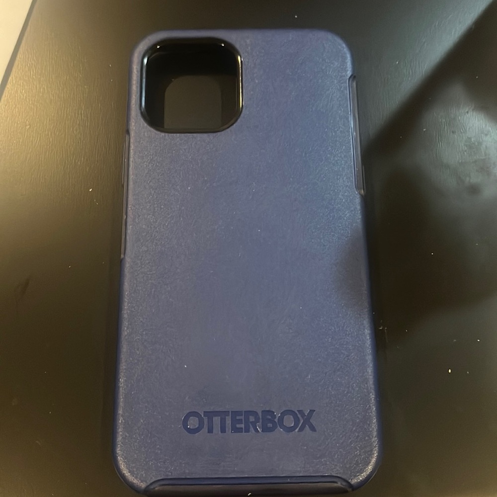 BRAND NEW Otterbox iPhone 12/12 Pro MagSafe Antimicrobial Case